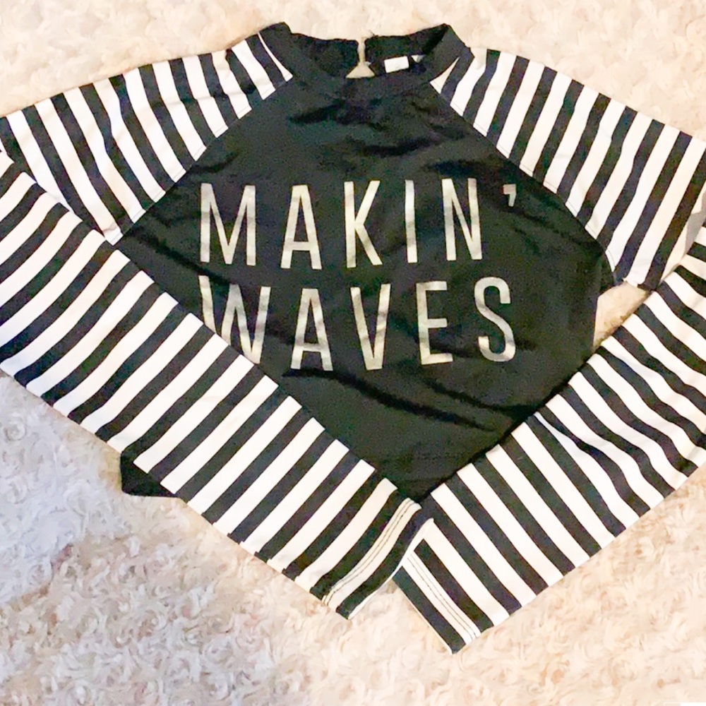 Girls cropped rash guard